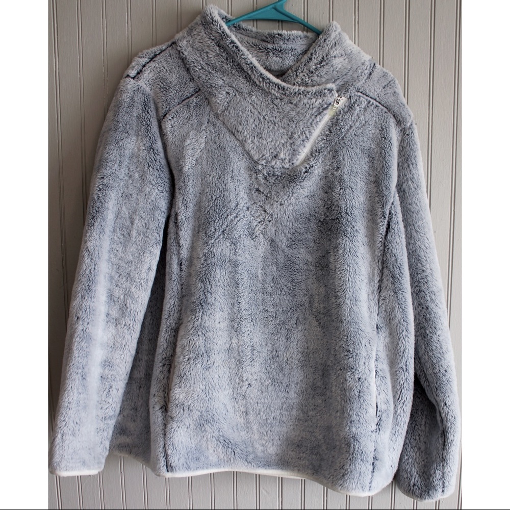 Fuzzy pullover